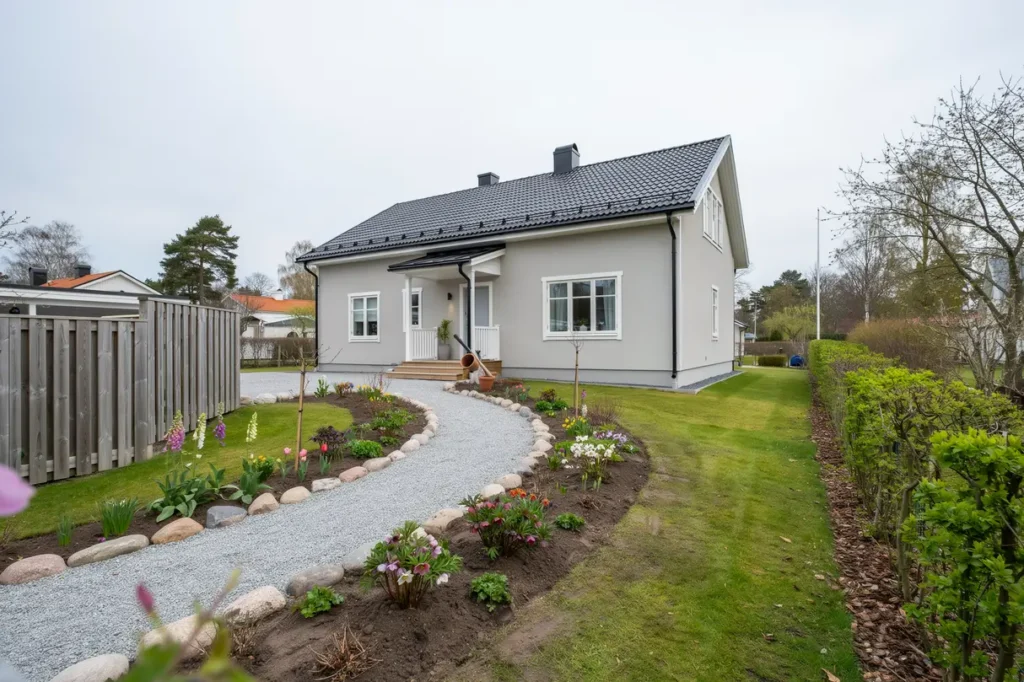 skapa en tr dg rd att trivas i s planerar du h ckar och rabatter f r en vackrare tomt